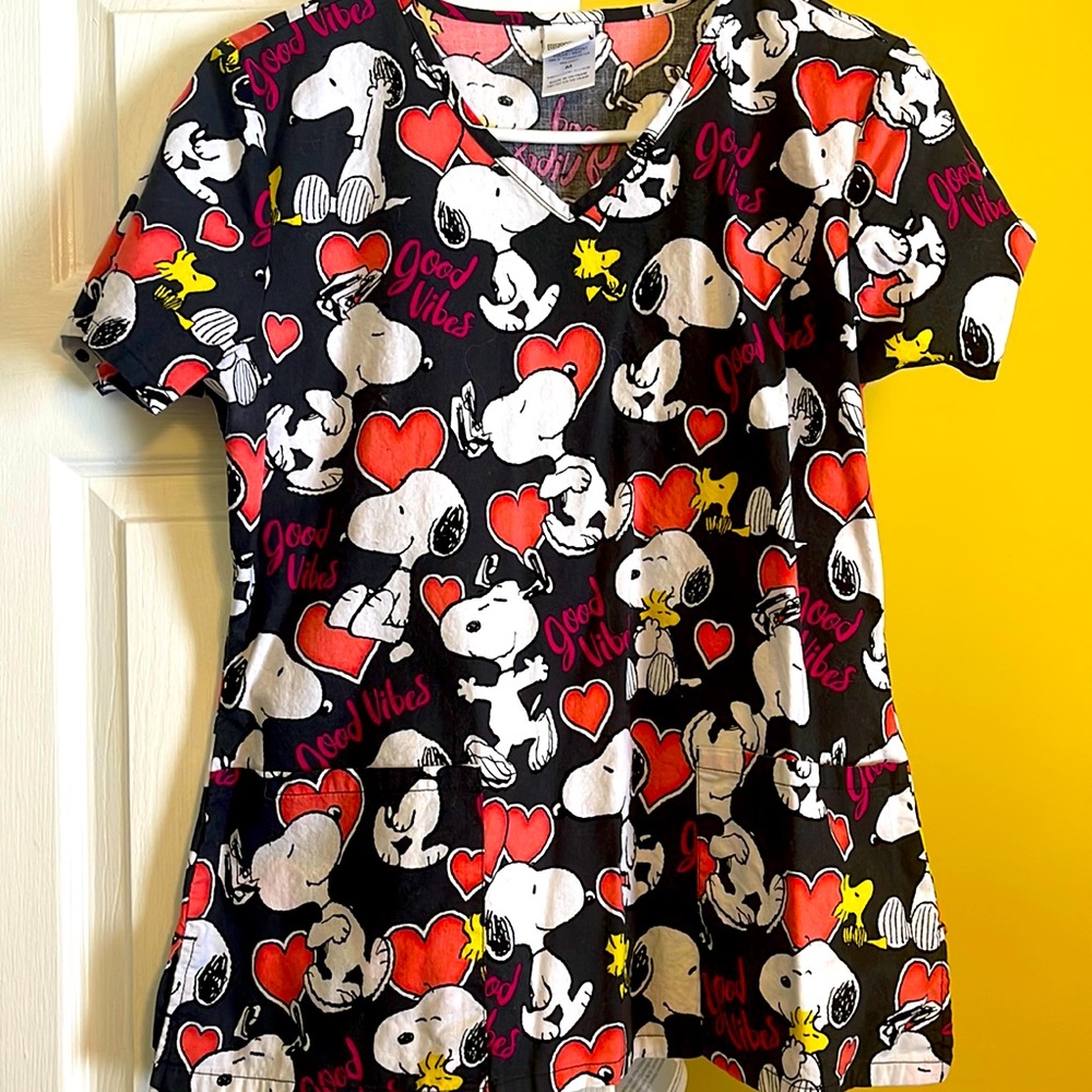Peanuts “Good Vibes” scrub top